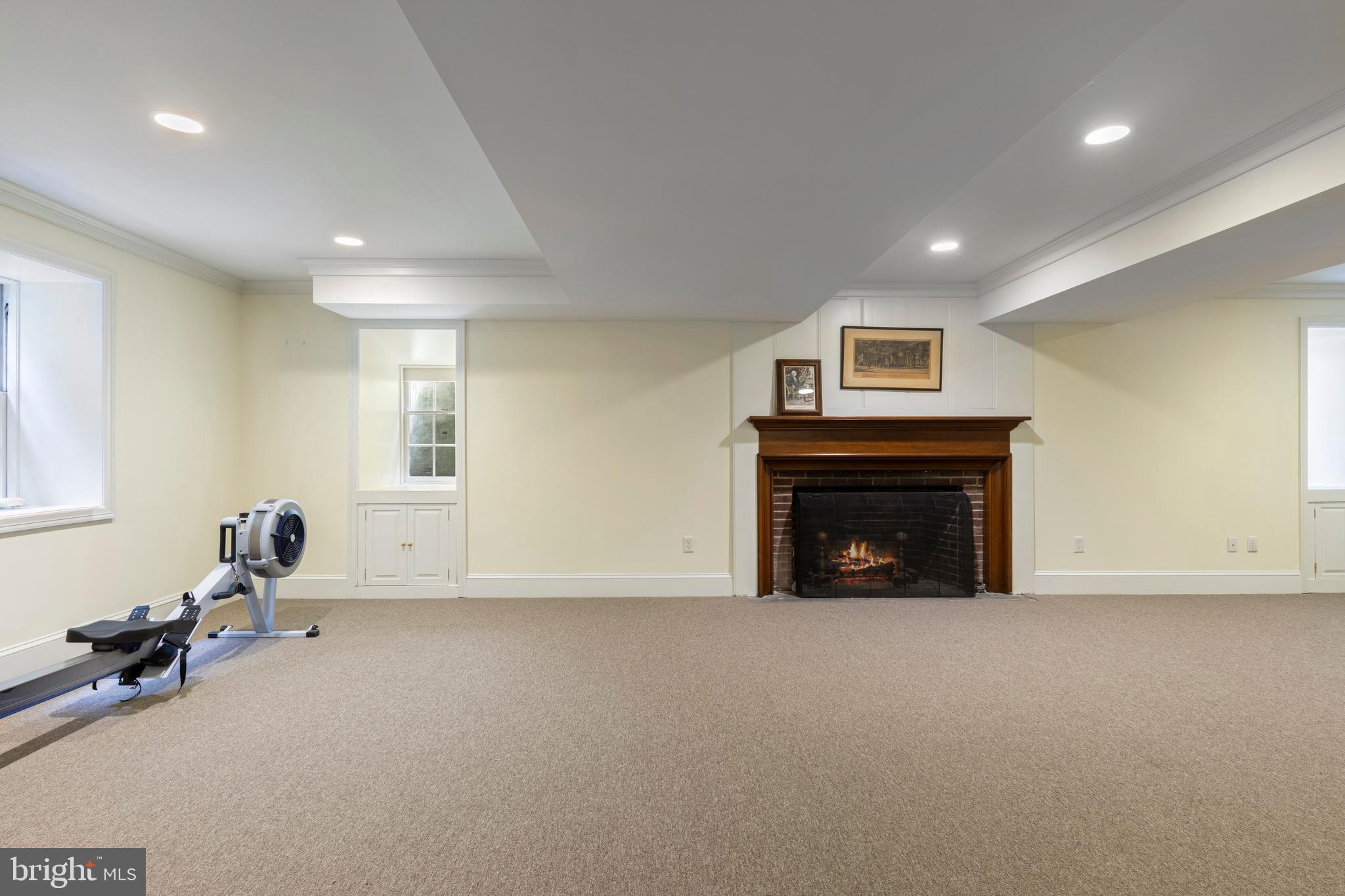 212 LAUREL LANE