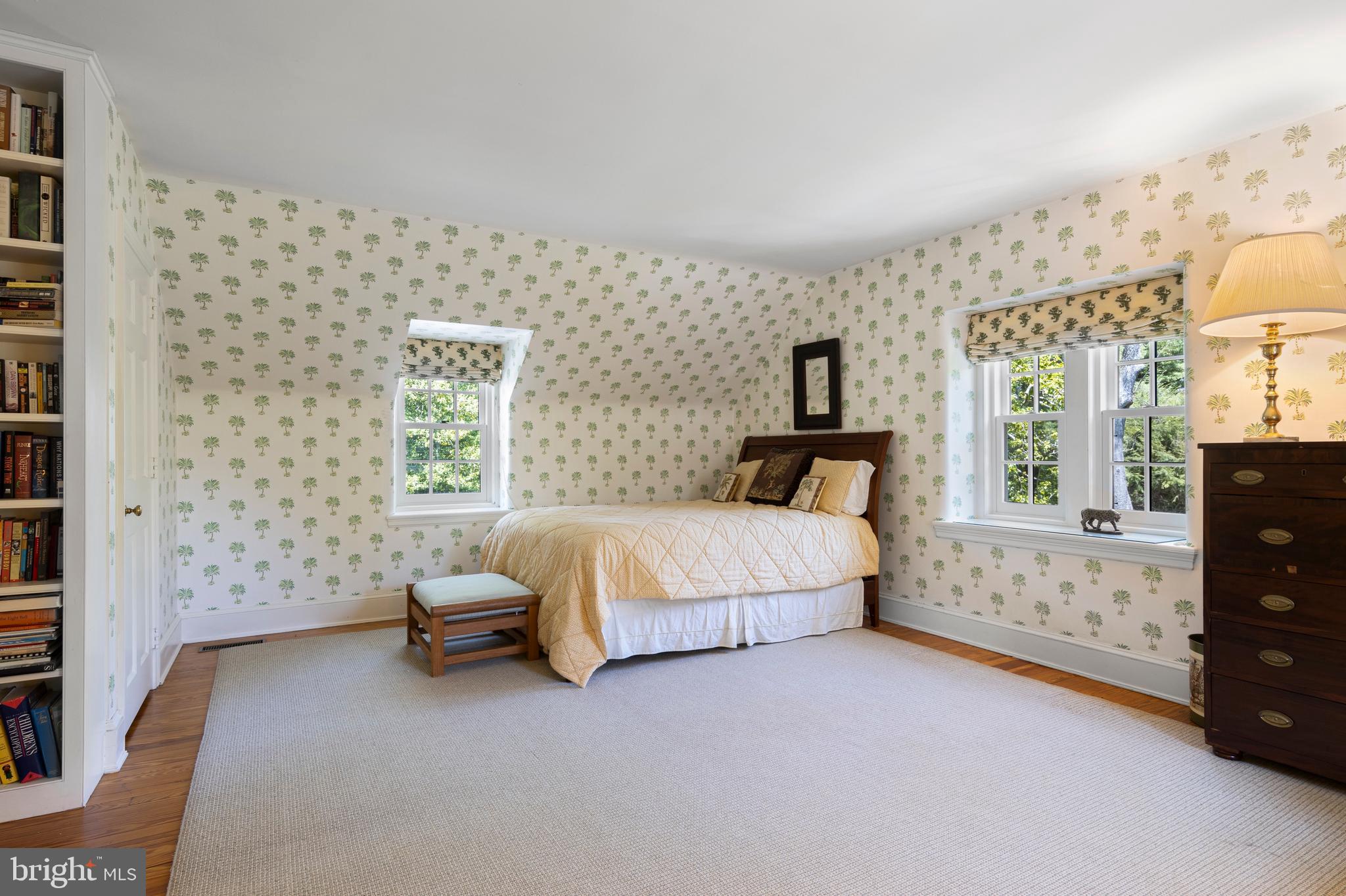 212 LAUREL LANE