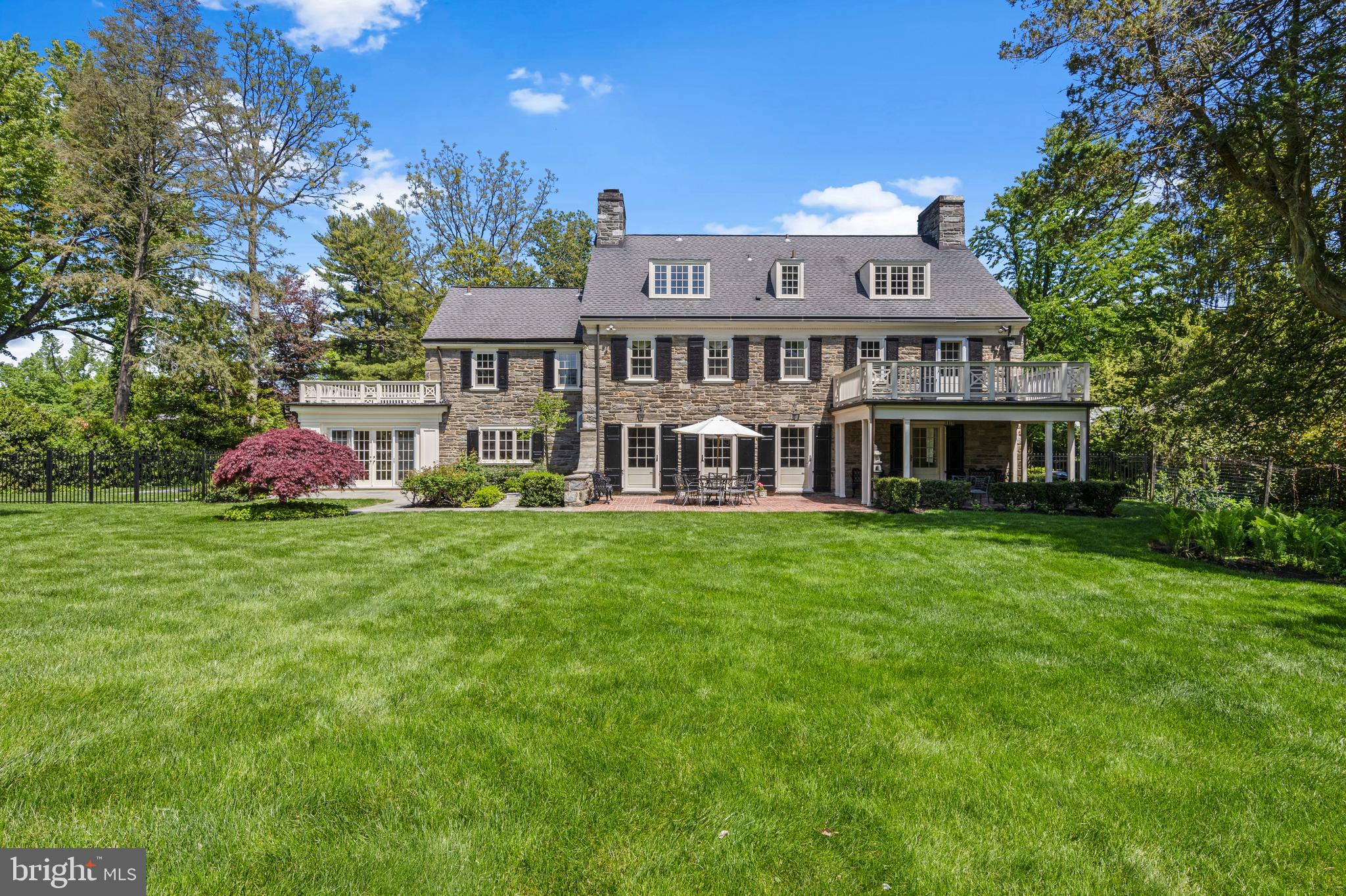 212 LAUREL LANE