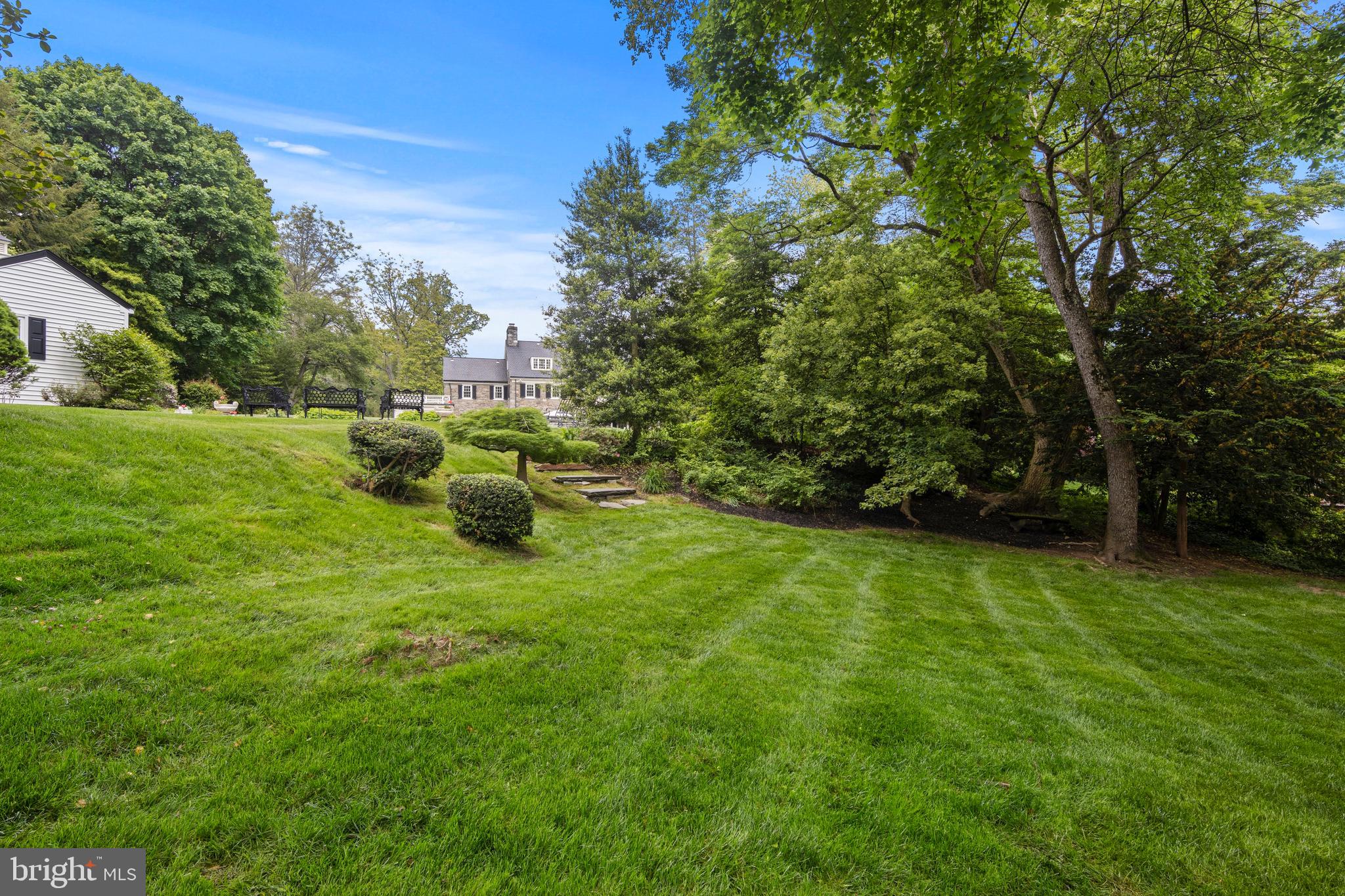 212 LAUREL LANE
