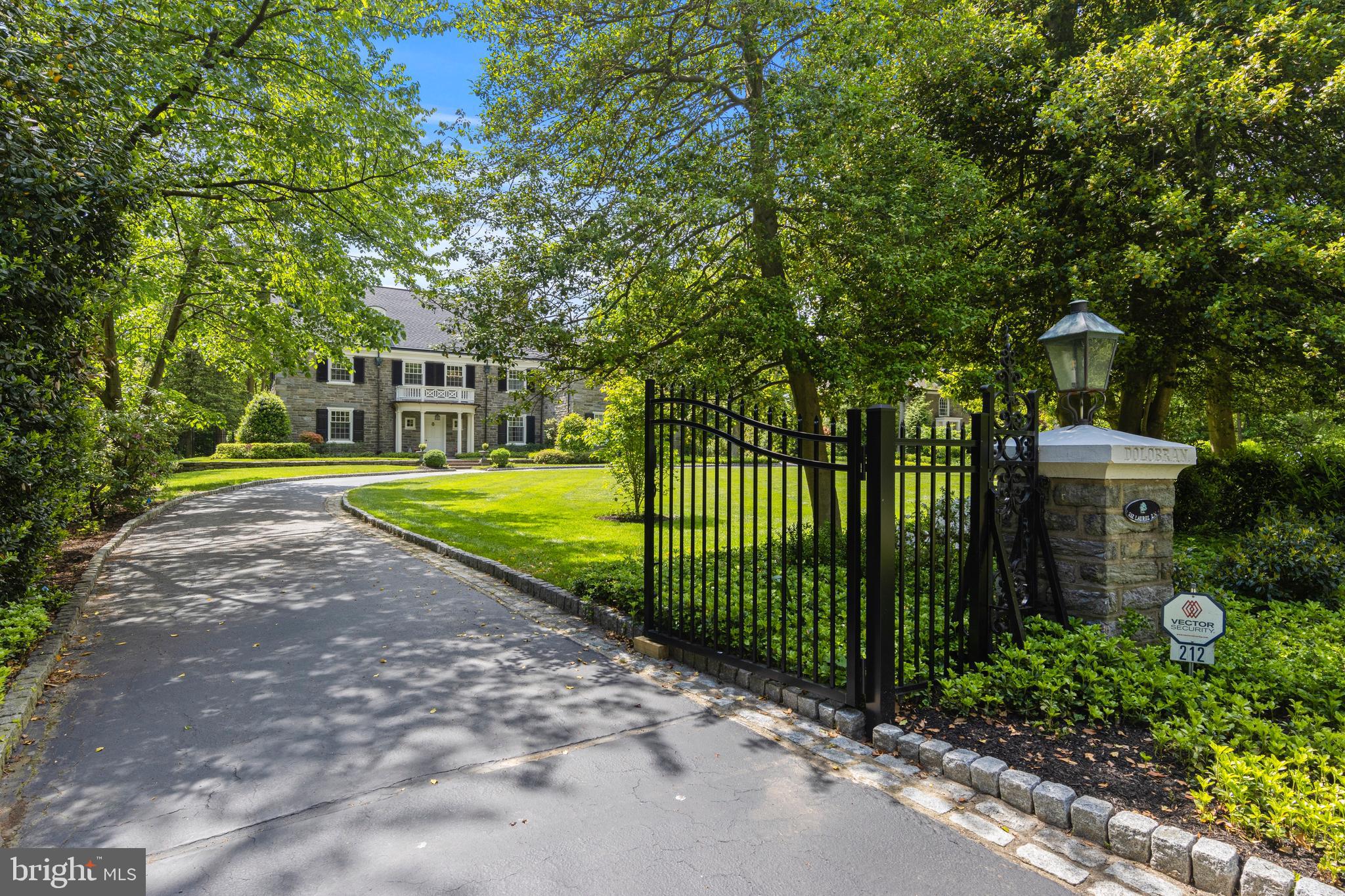 212 LAUREL LANE