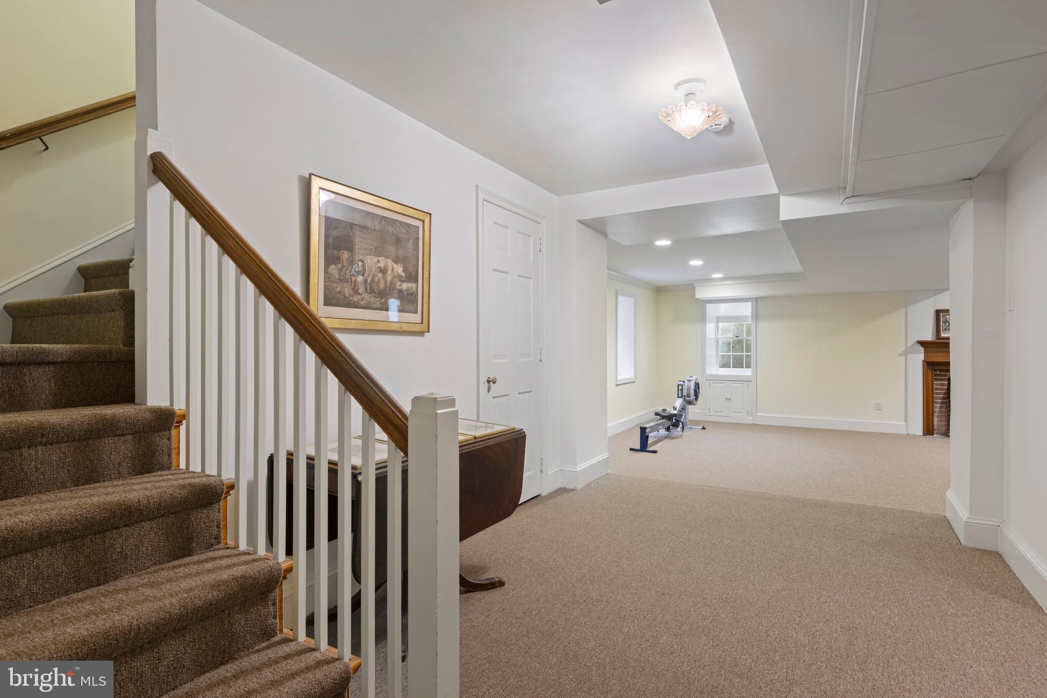 212 LAUREL LANE