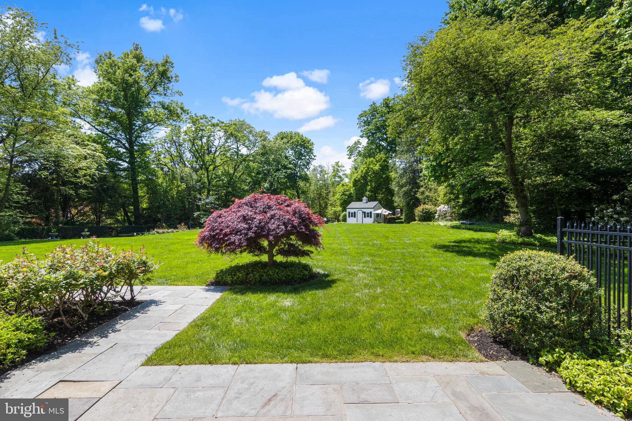 212 LAUREL LANE