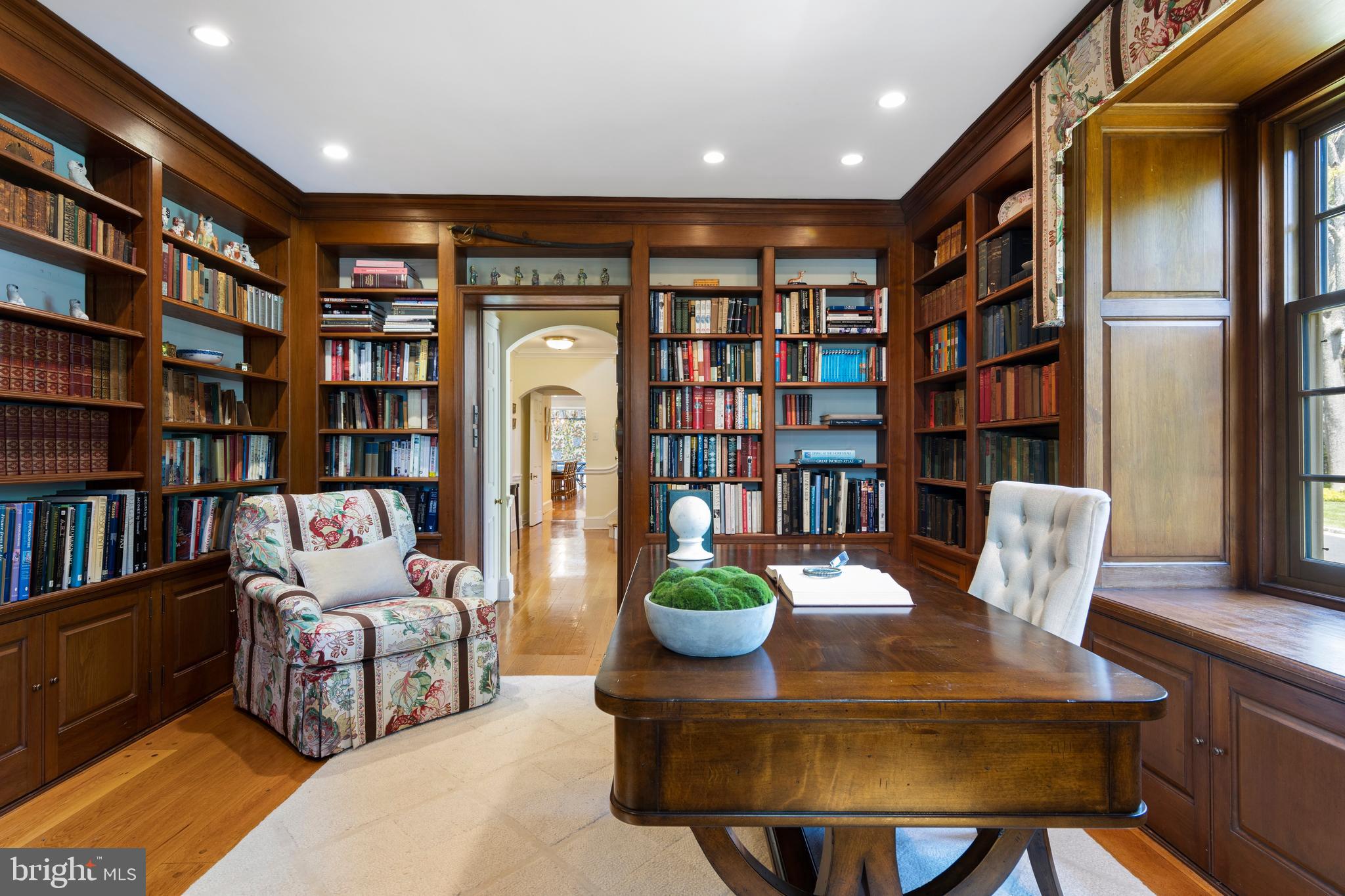 212 LAUREL LANE