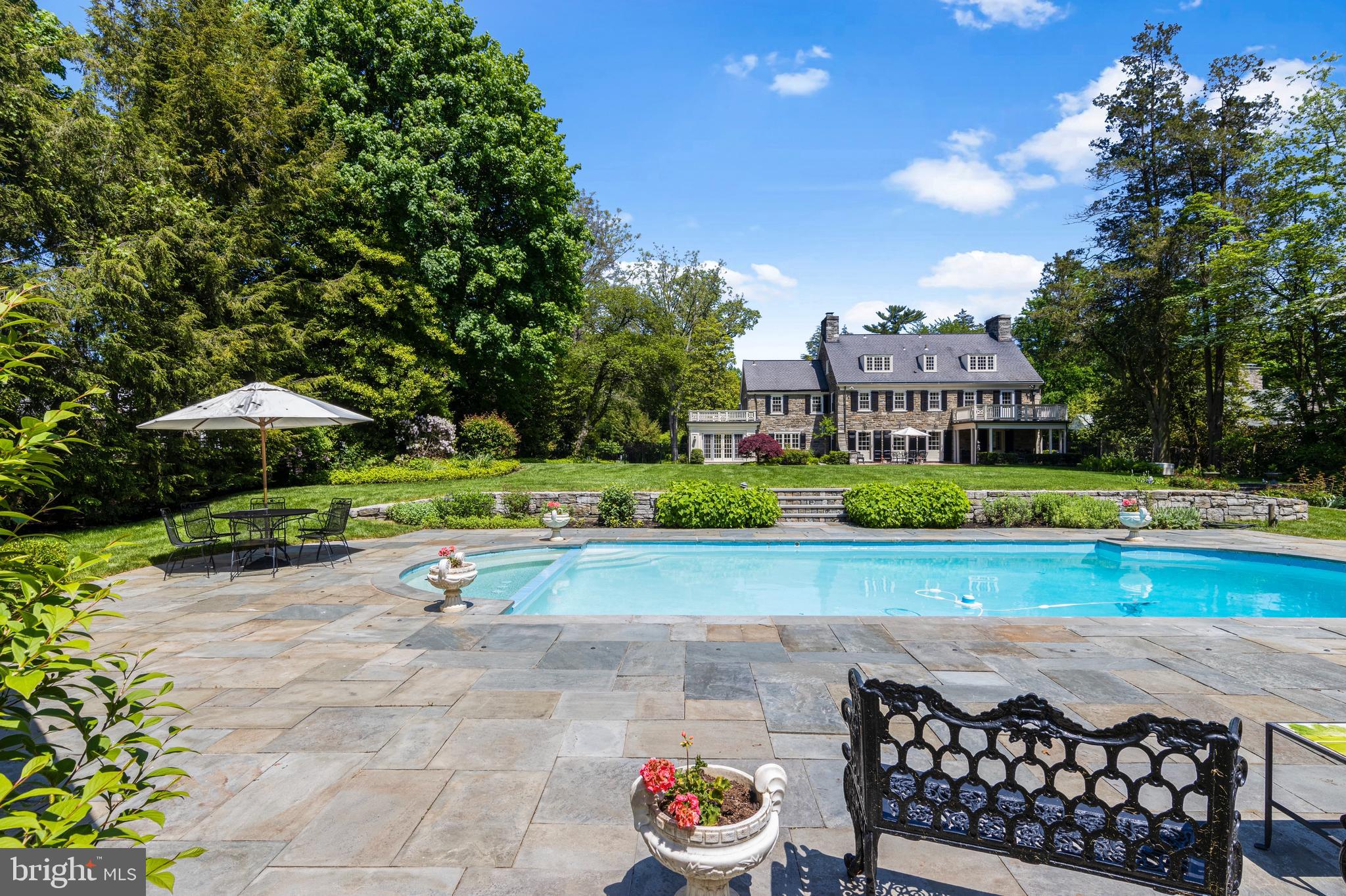 212 LAUREL LANE