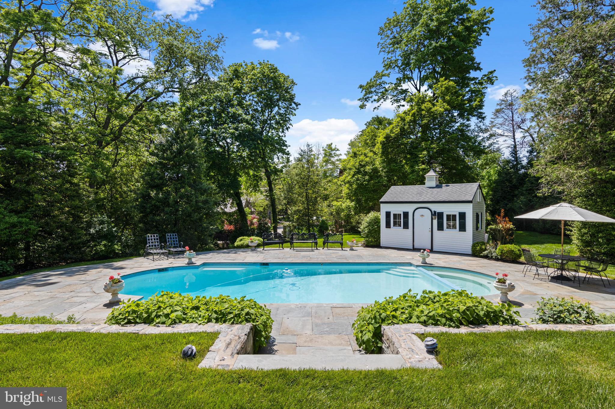 212 LAUREL LANE