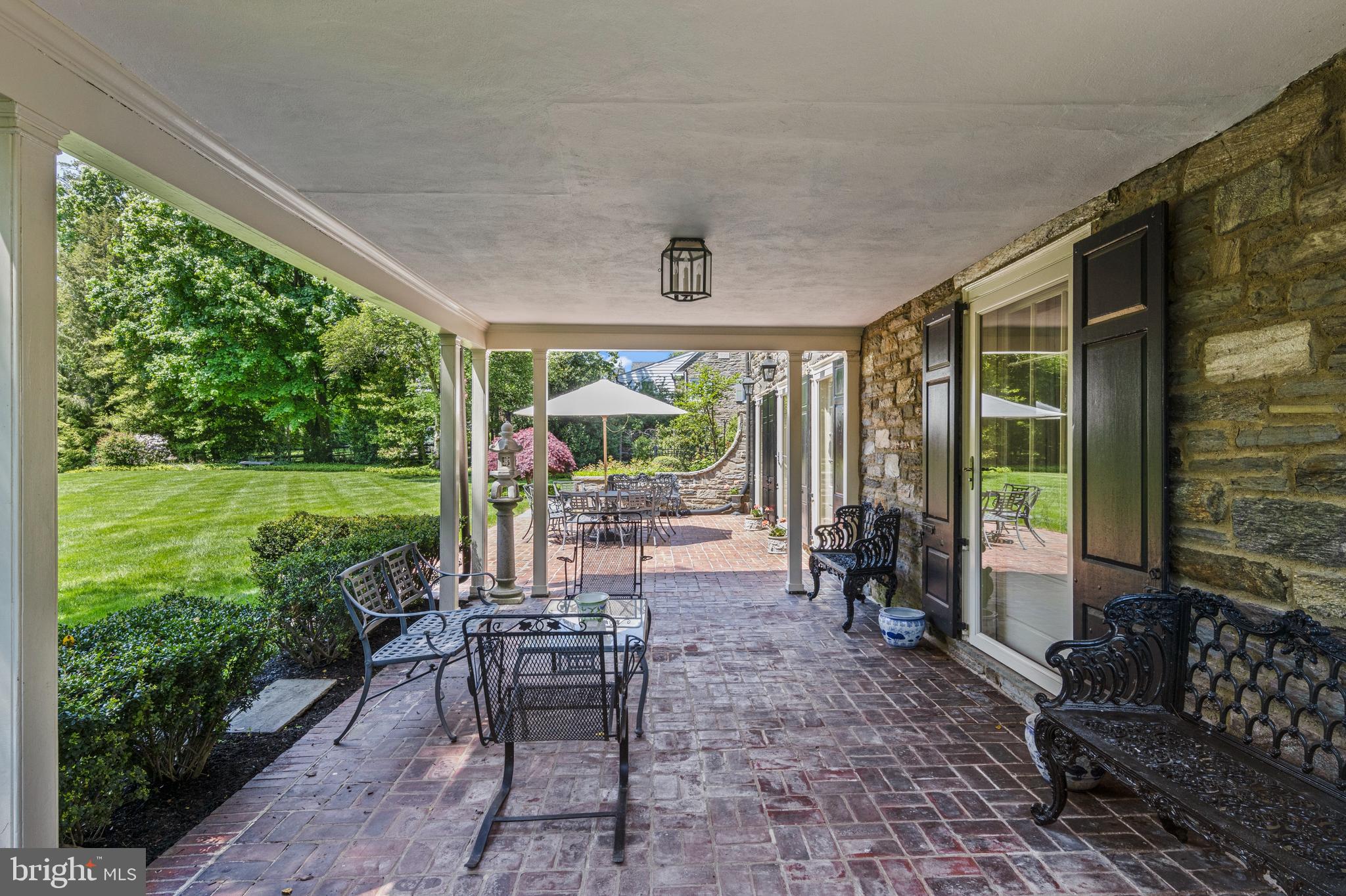 212 LAUREL LANE