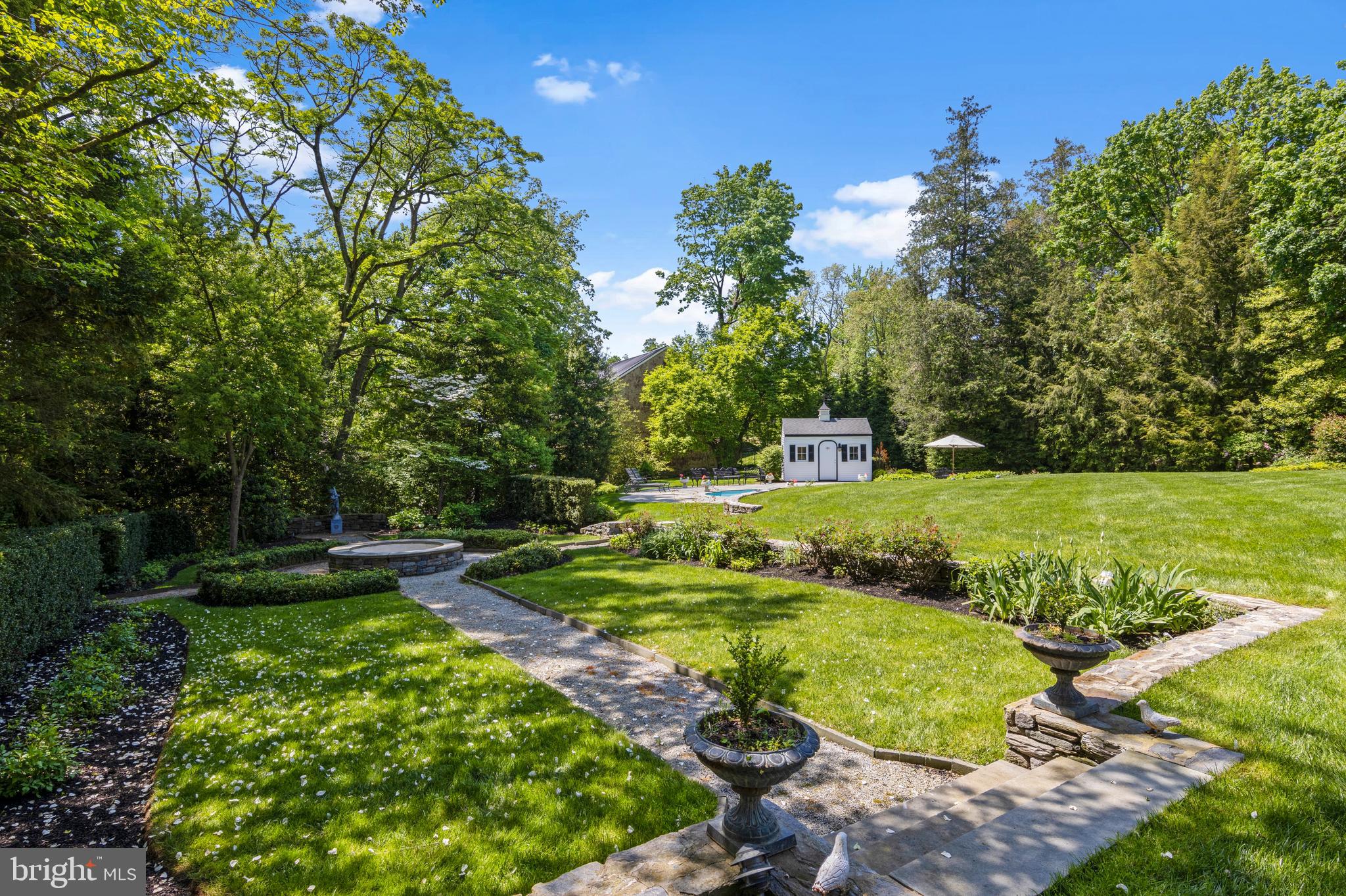 212 LAUREL LANE