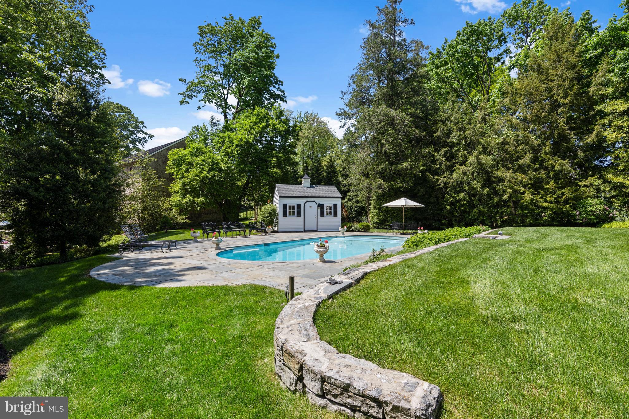 212 LAUREL LANE