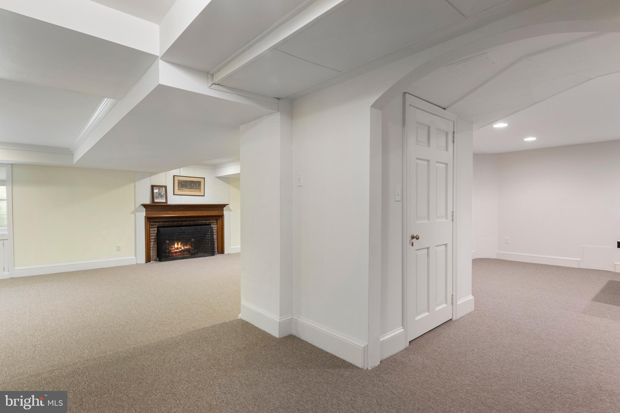 212 LAUREL LANE