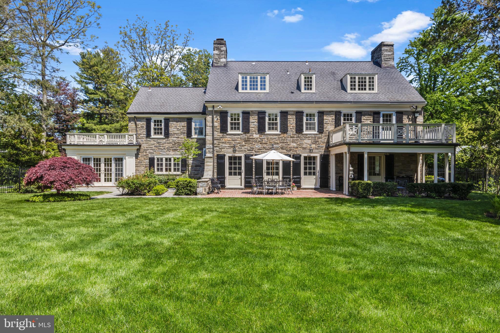 212 LAUREL LANE