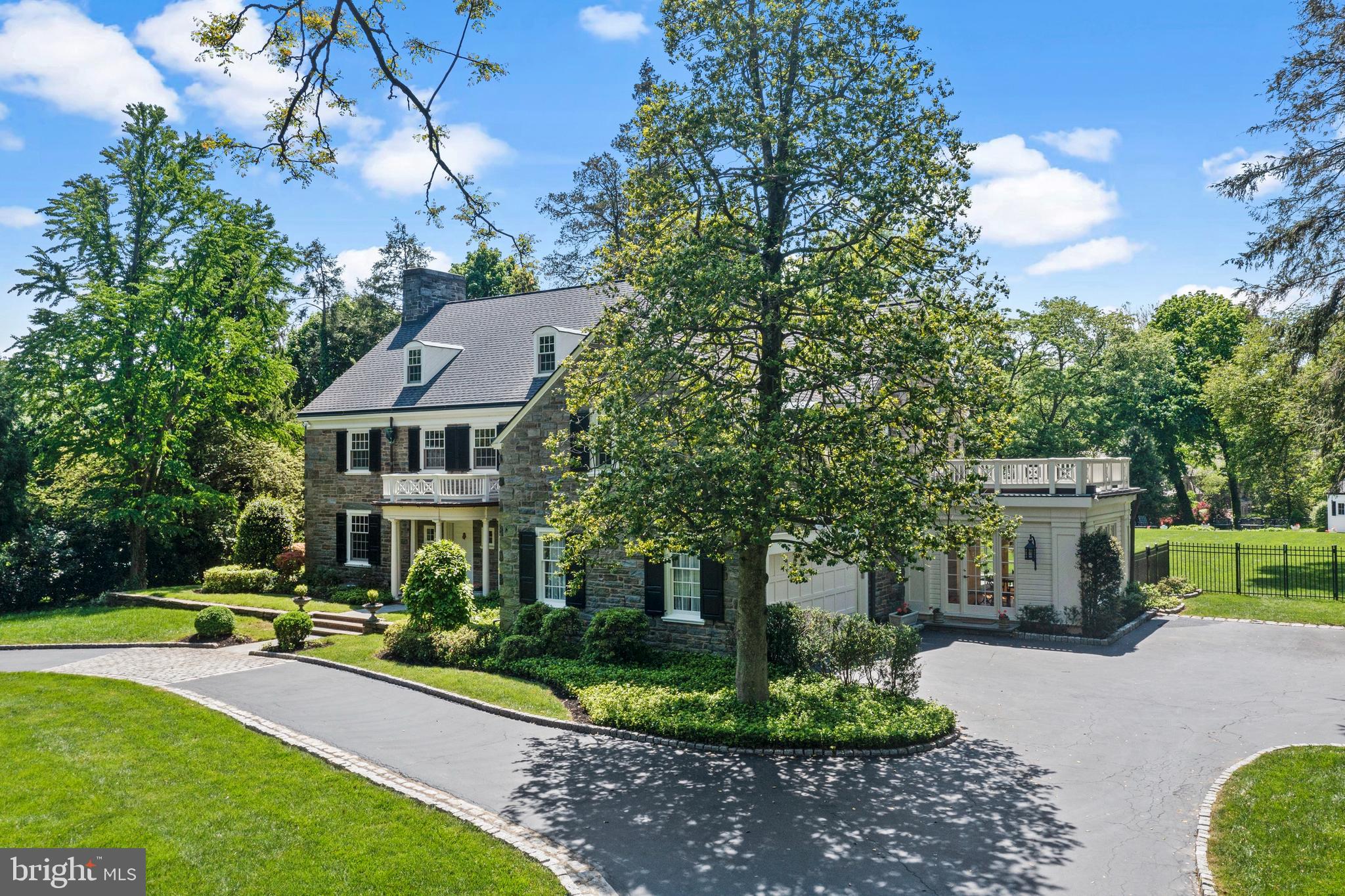 212 LAUREL LANE