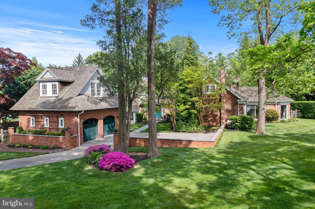 1515 SPRING MILL LANE