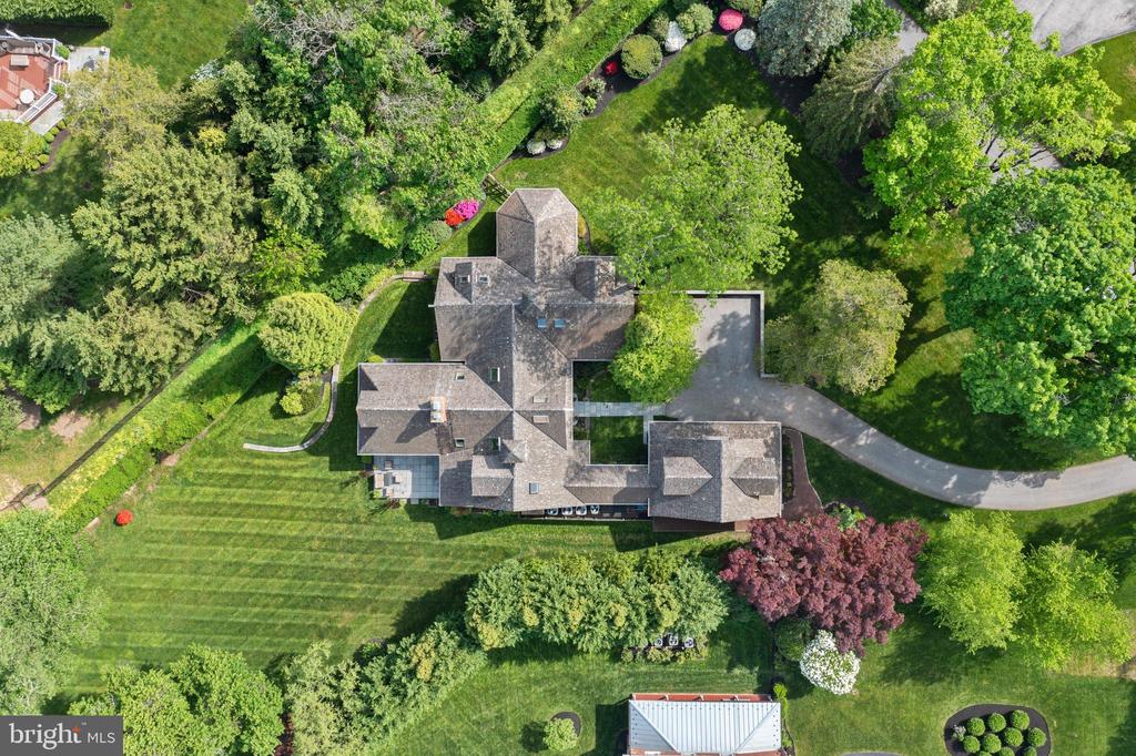 1515 SPRING MILL LANE