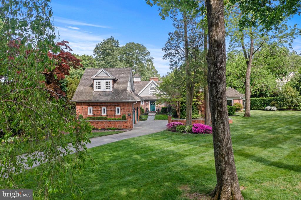 1515 SPRING MILL LANE