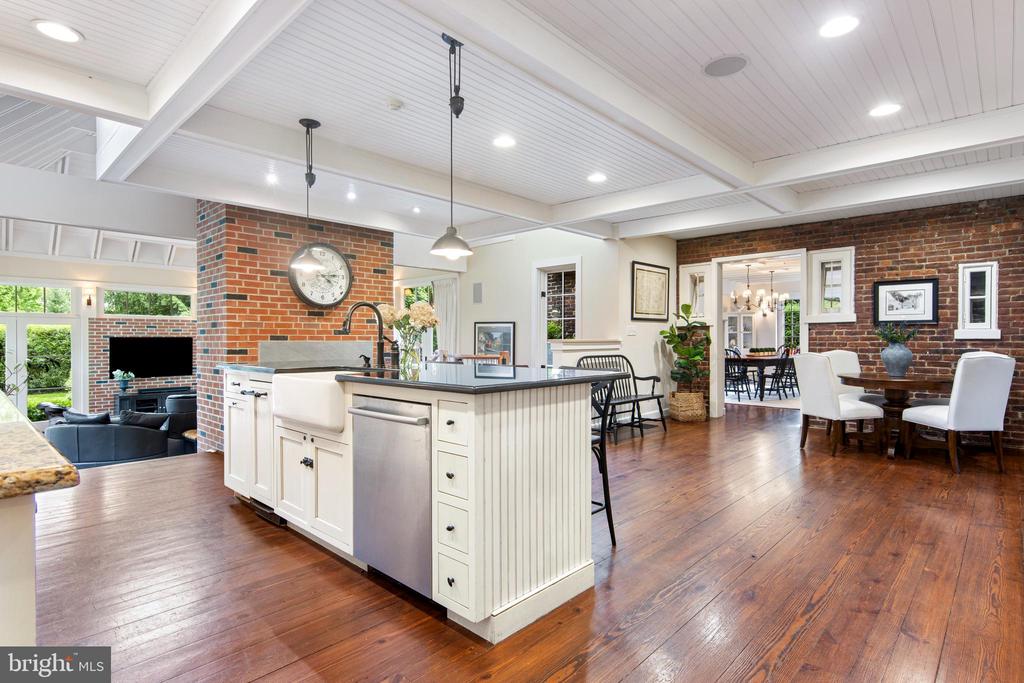 1515 SPRING MILL LANE