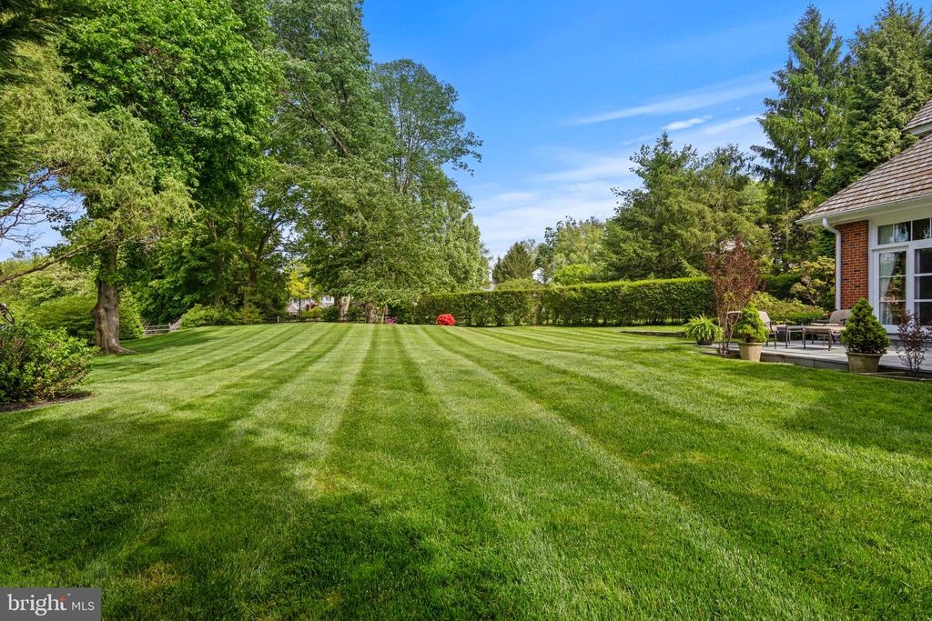1515 SPRING MILL LANE