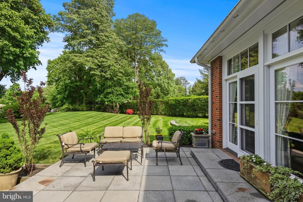 1515 SPRING MILL LANE
