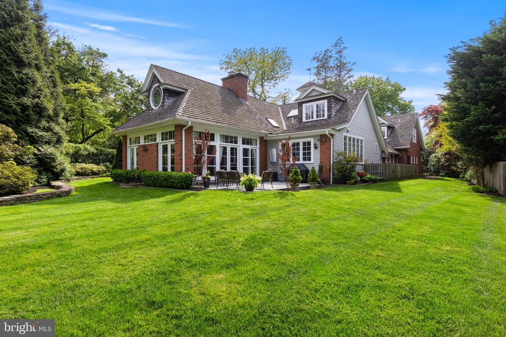 1515 SPRING MILL LANE