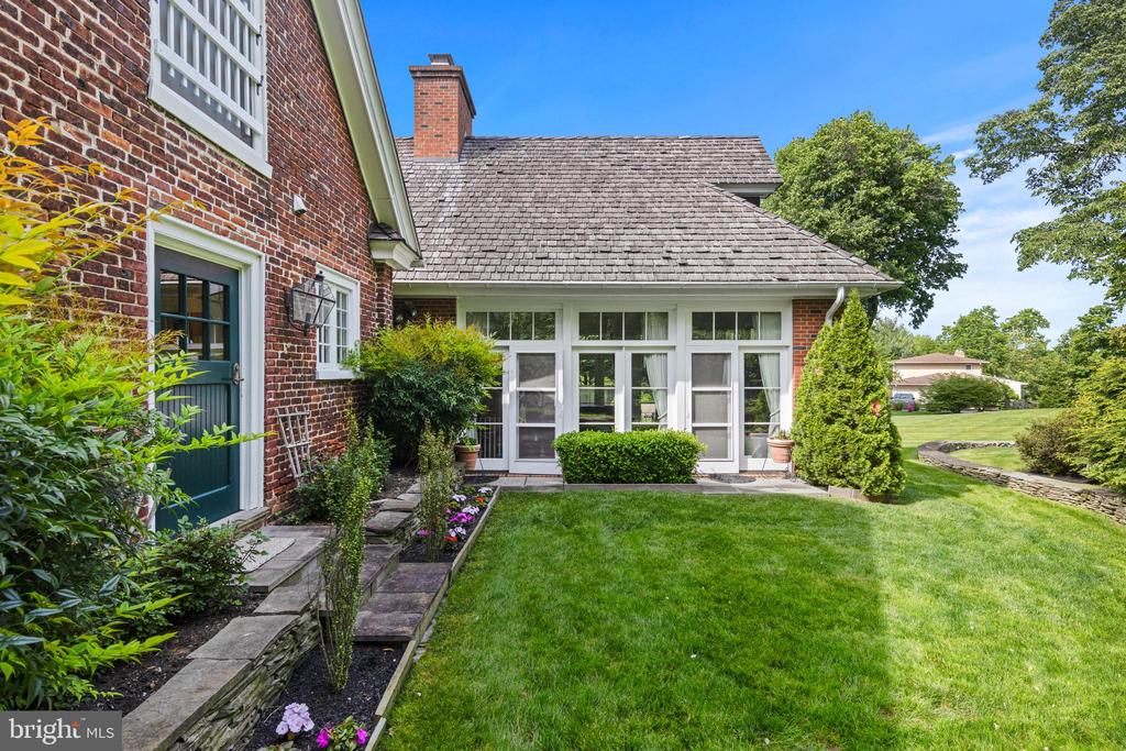 1515 SPRING MILL LANE