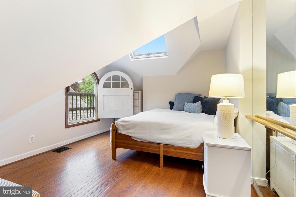 1515 SPRING MILL LANE