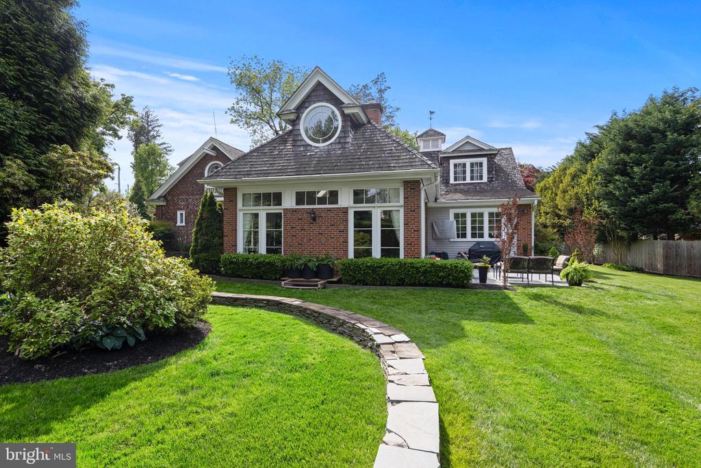 1515 SPRING MILL LANE