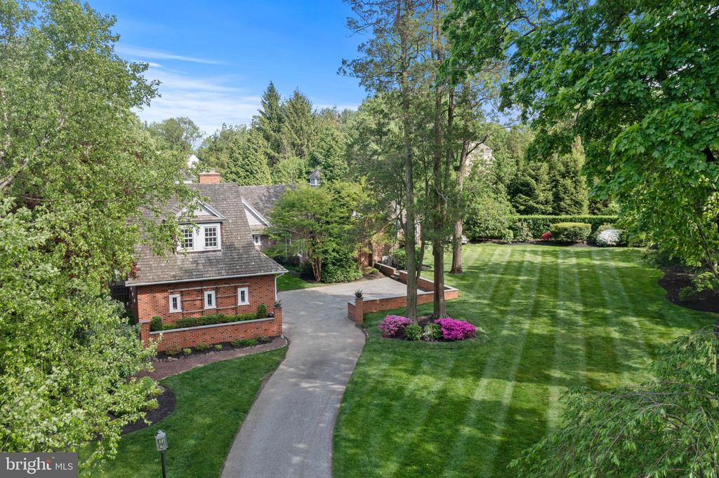 1515 SPRING MILL LANE