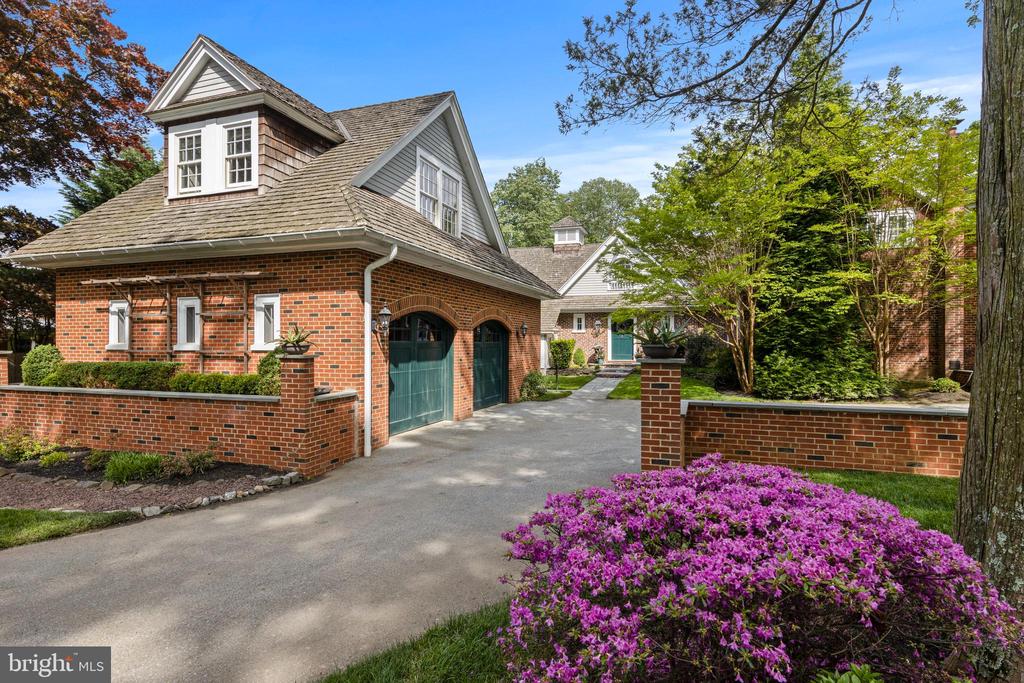 1515 SPRING MILL LANE