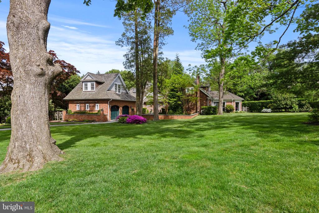 1515 SPRING MILL LANE