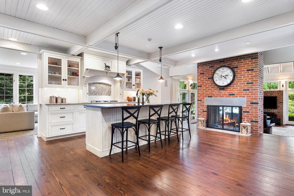 1515 SPRING MILL LANE