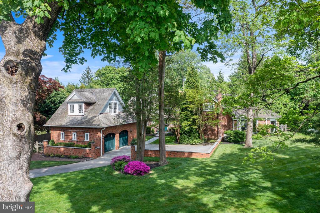 1515 SPRING MILL LANE