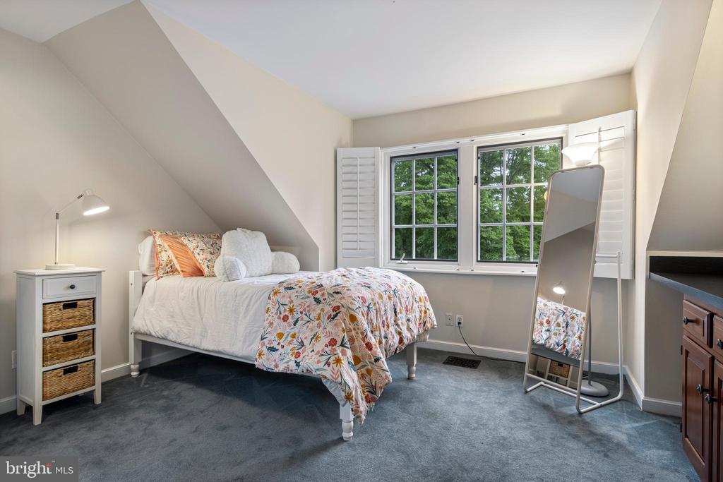 1515 SPRING MILL LANE
