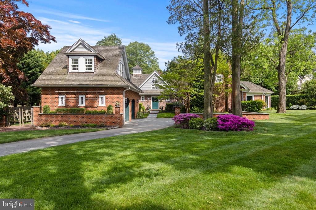 1515 SPRING MILL LANE