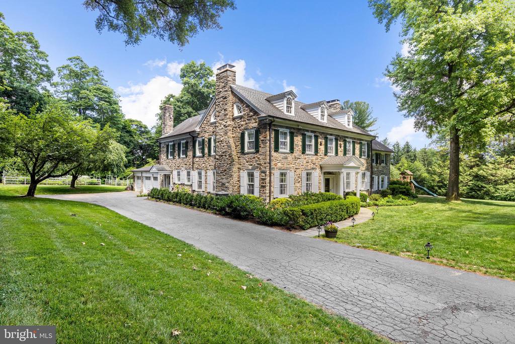 521 N ROSE LANE