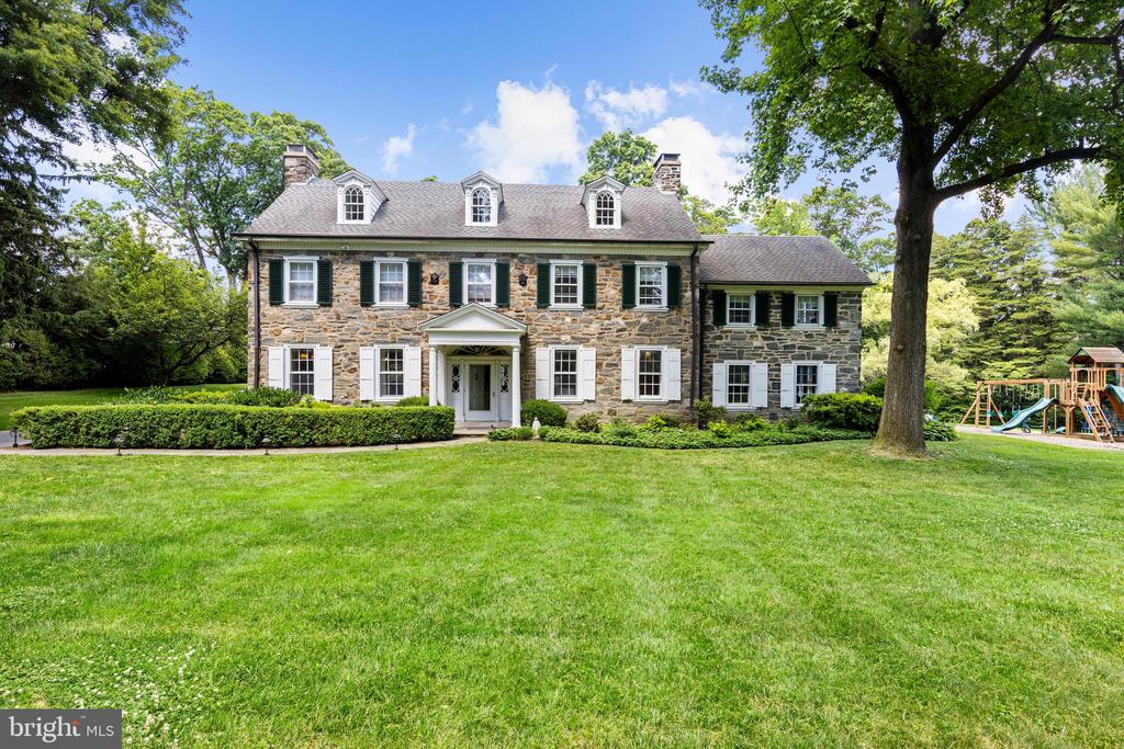 521 N ROSE LANE