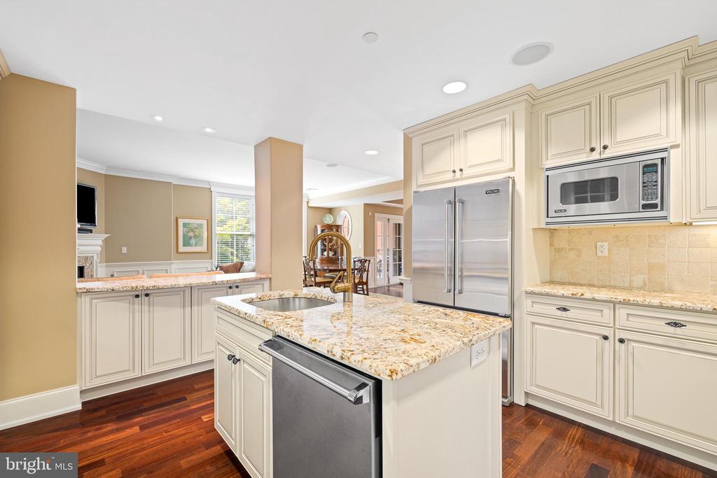 115 E MONTGOMERY AVENUE Unit: 2-B