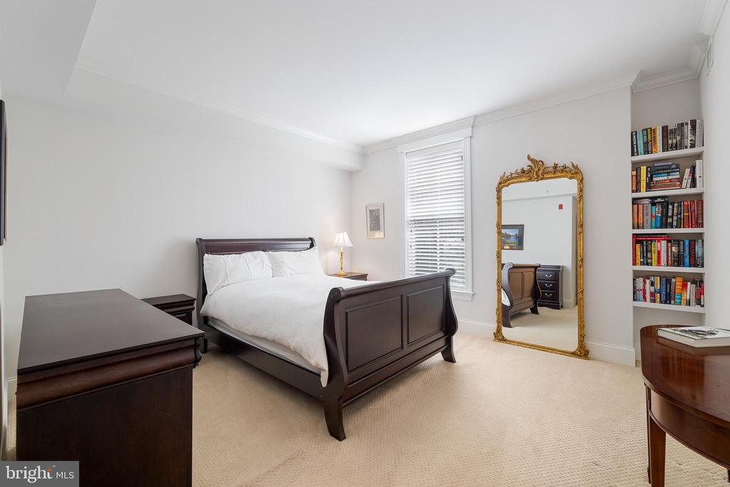 115 E MONTGOMERY AVENUE Unit: 2-B