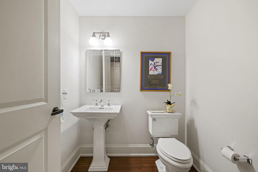 115 E MONTGOMERY AVENUE Unit: 2-B
