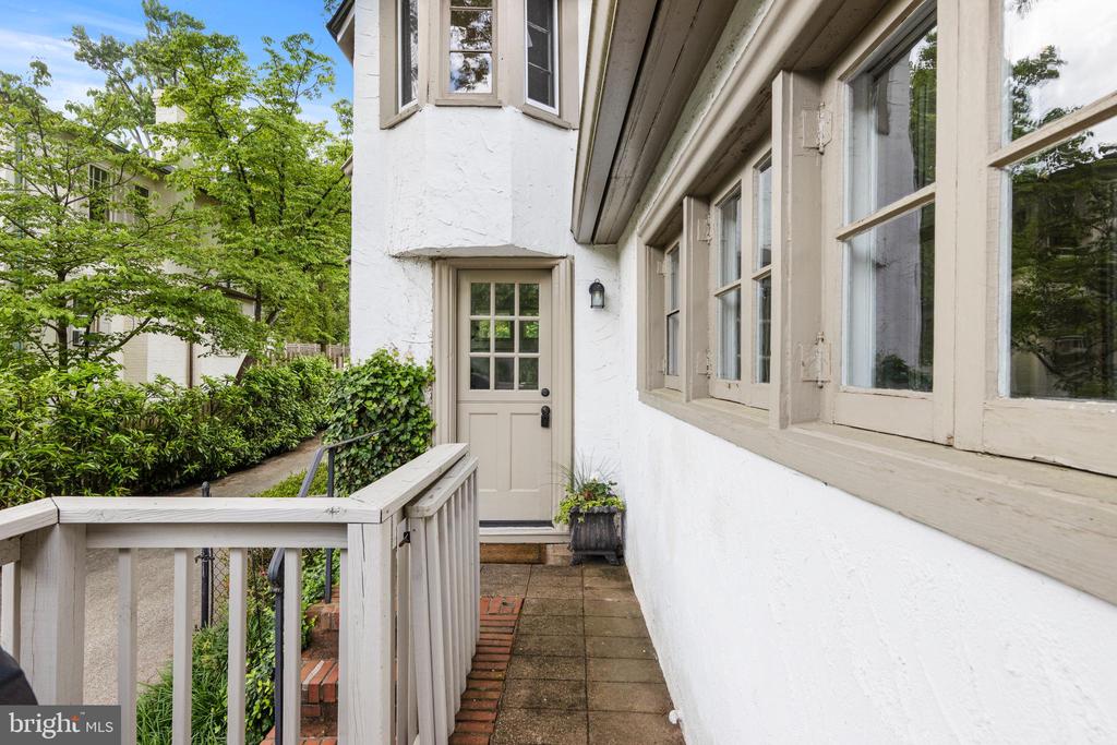 409 FISHERS ROAD