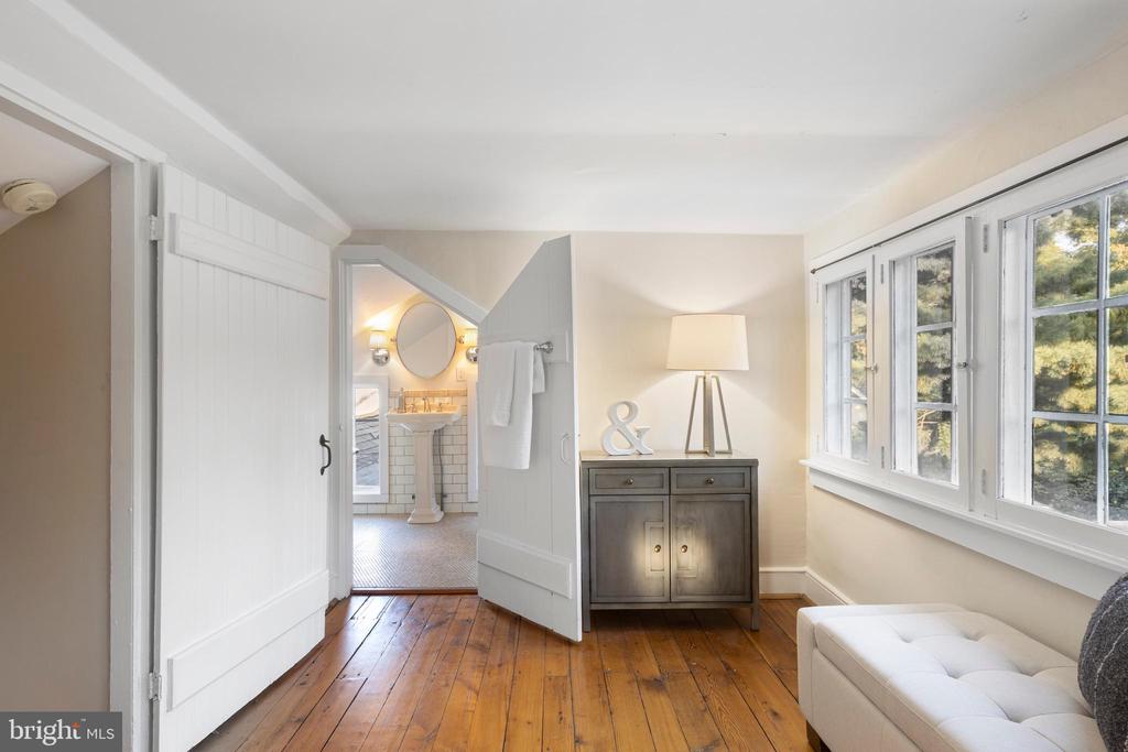 409 FISHERS ROAD