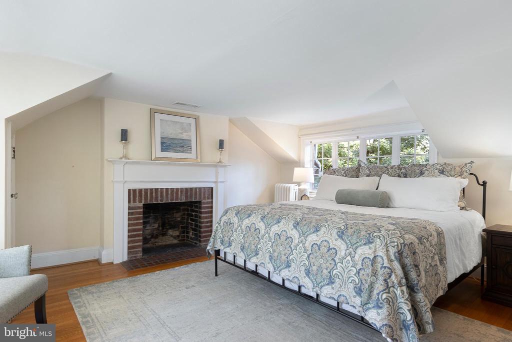 409 FISHERS ROAD
