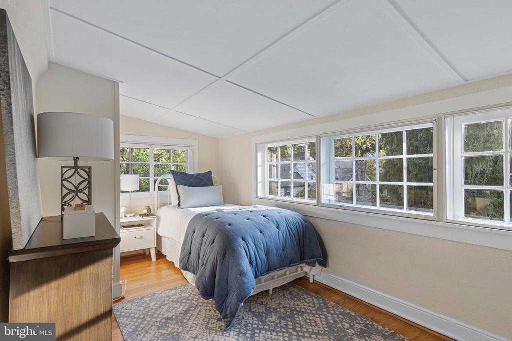 409 FISHERS ROAD