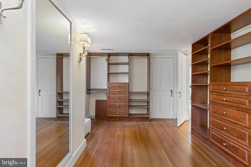 409 FISHERS ROAD