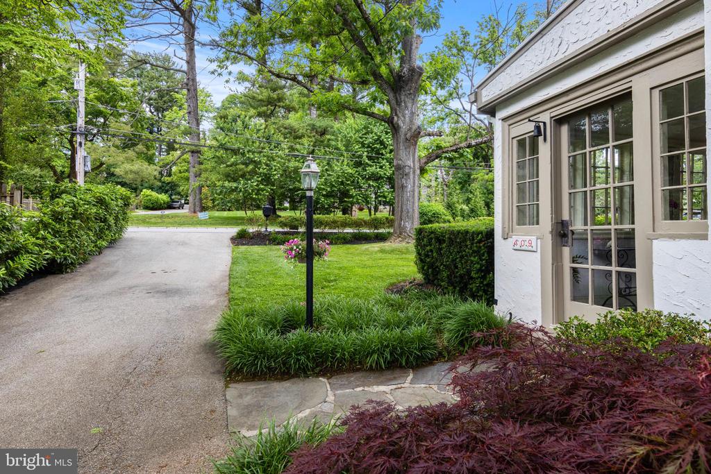 409 FISHERS ROAD
