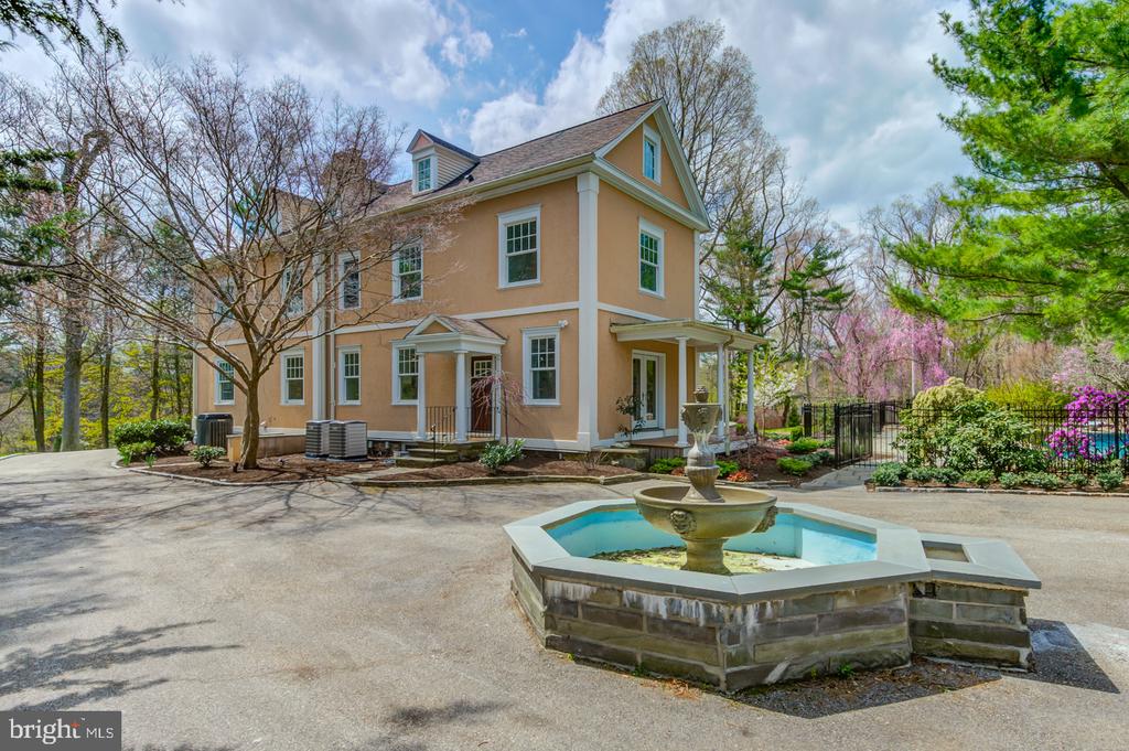 300 THORNBROOK AVENUE
