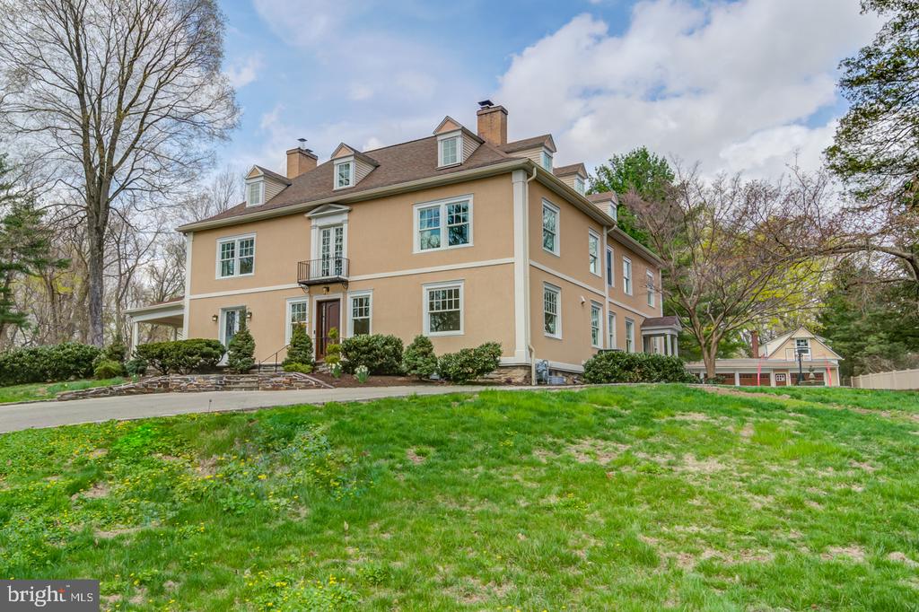300 THORNBROOK AVENUE