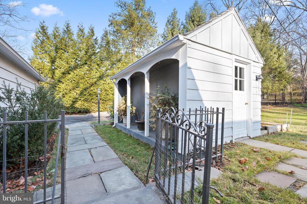503 SPRUCE LANE N