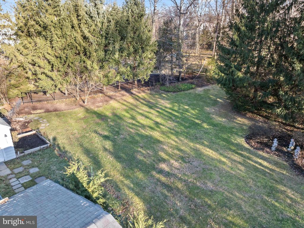 503 SPRUCE LANE N
