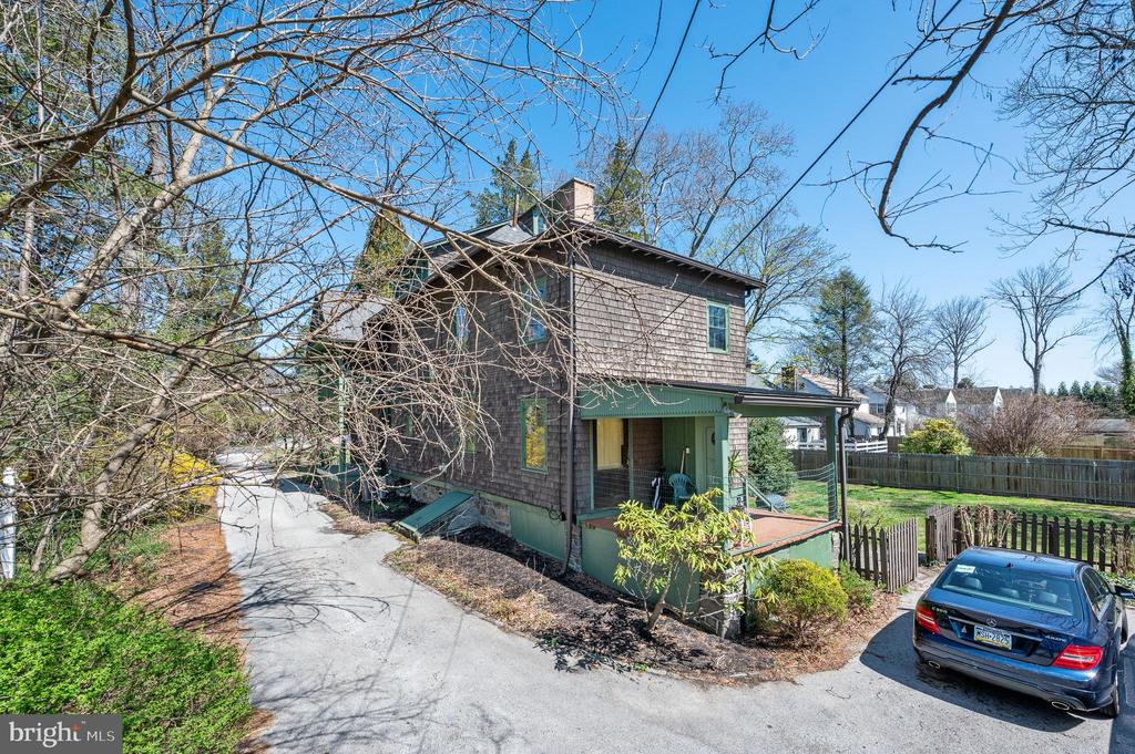 548 W MONTGOMERY AVENUE