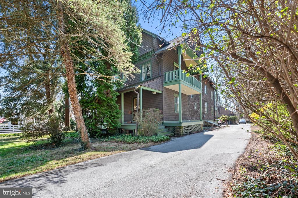 548 W MONTGOMERY AVENUE